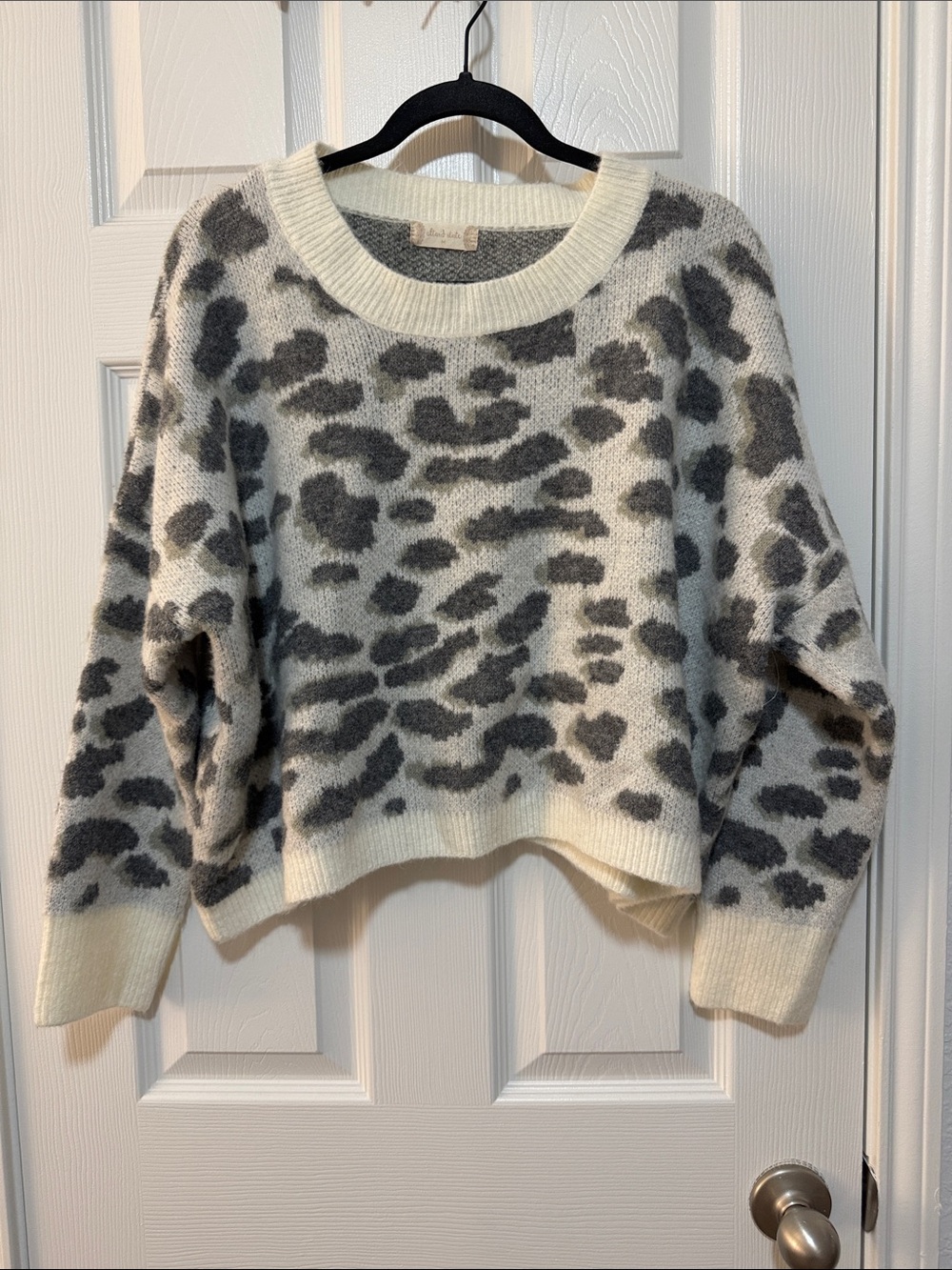 Altar’d State leopard cropped sweater size medium EUC